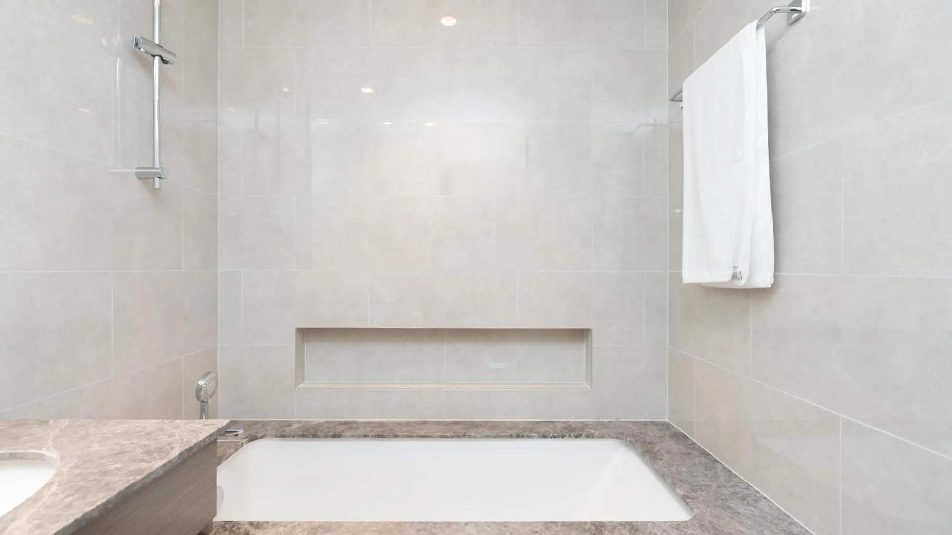 Forte Tower 1 - Modernized Two Bedroom Apartment In Downtown Dubai